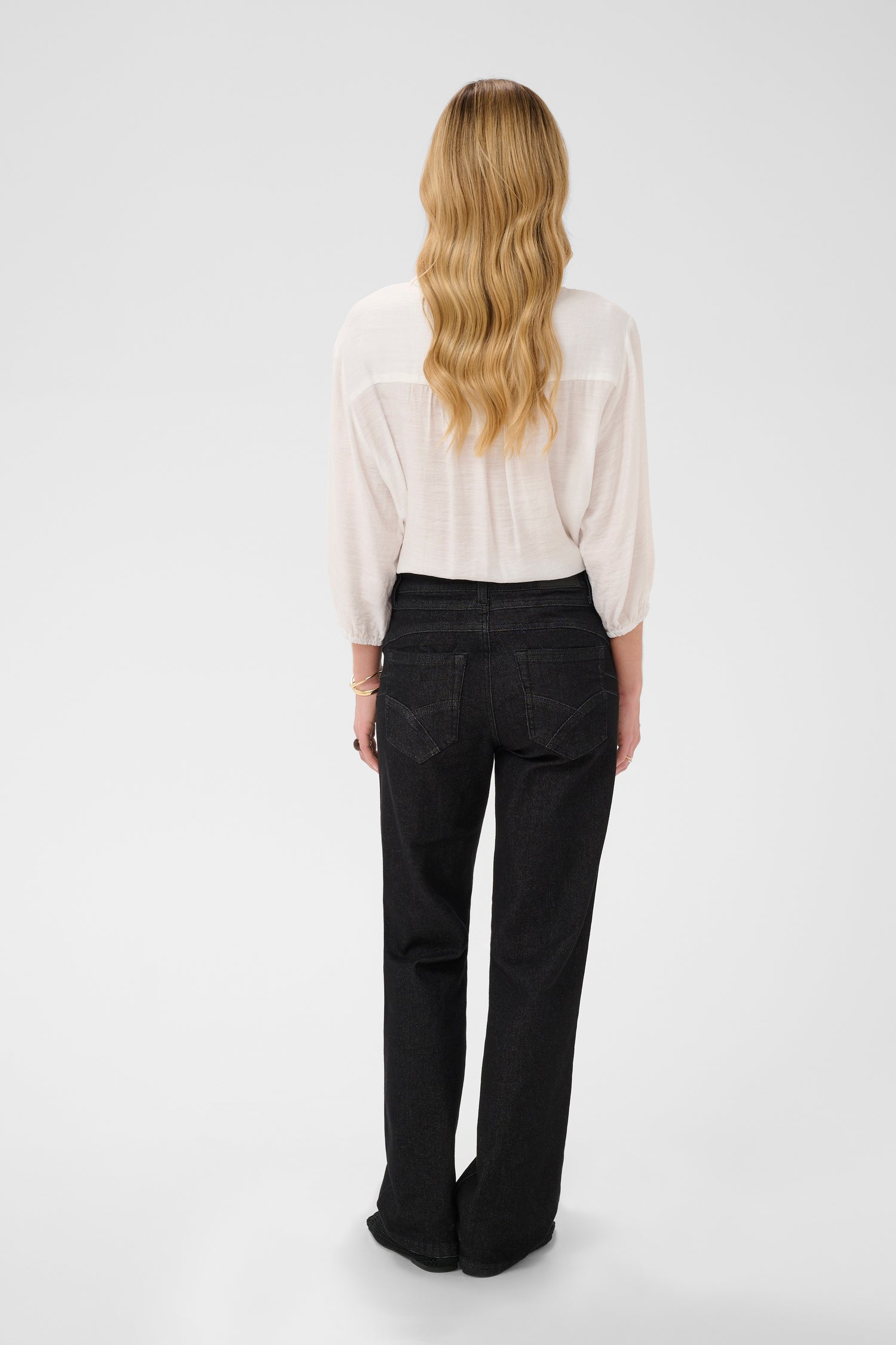 Cream Mochi Jeans Shape Fit