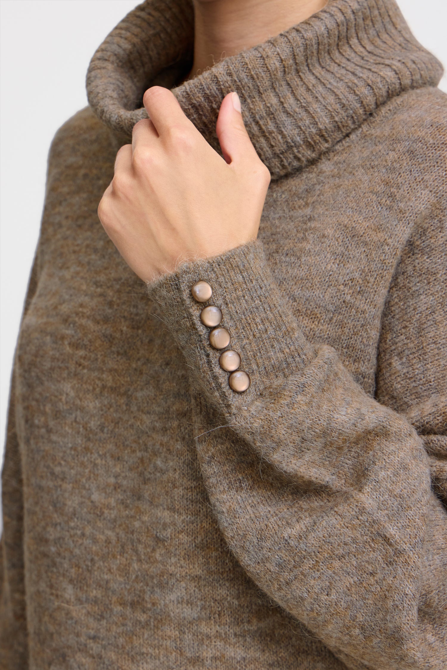 Ichi Kamara Sweater