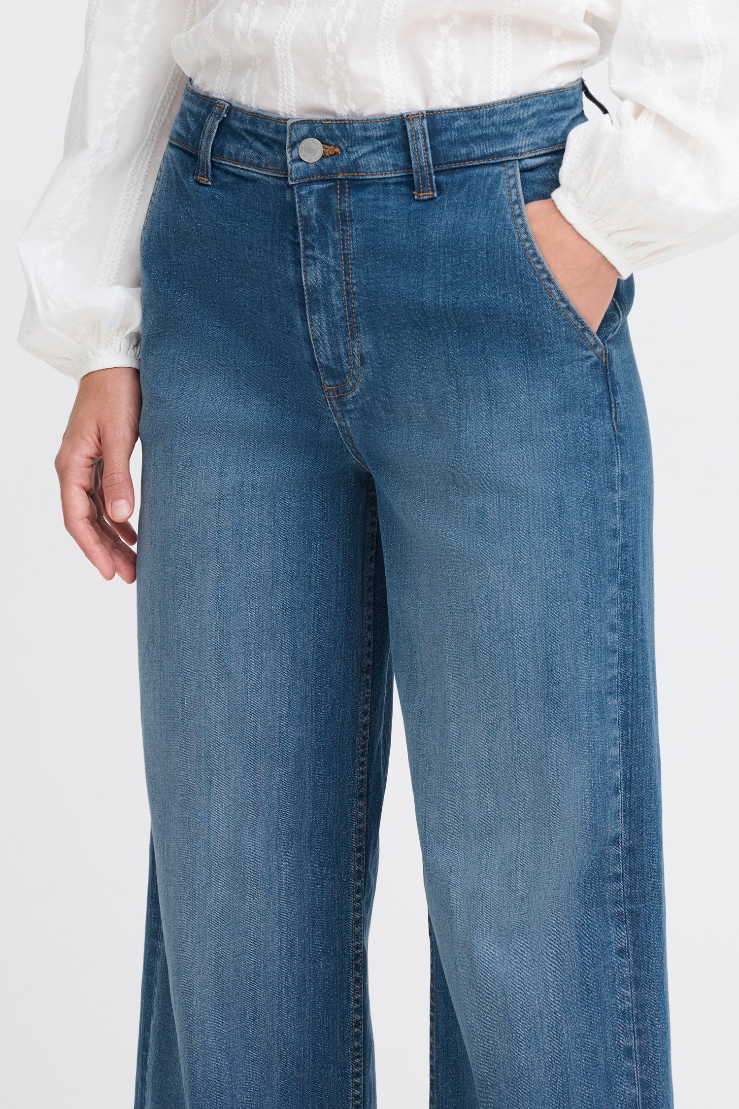 B. Young Komma Cropped Jeans