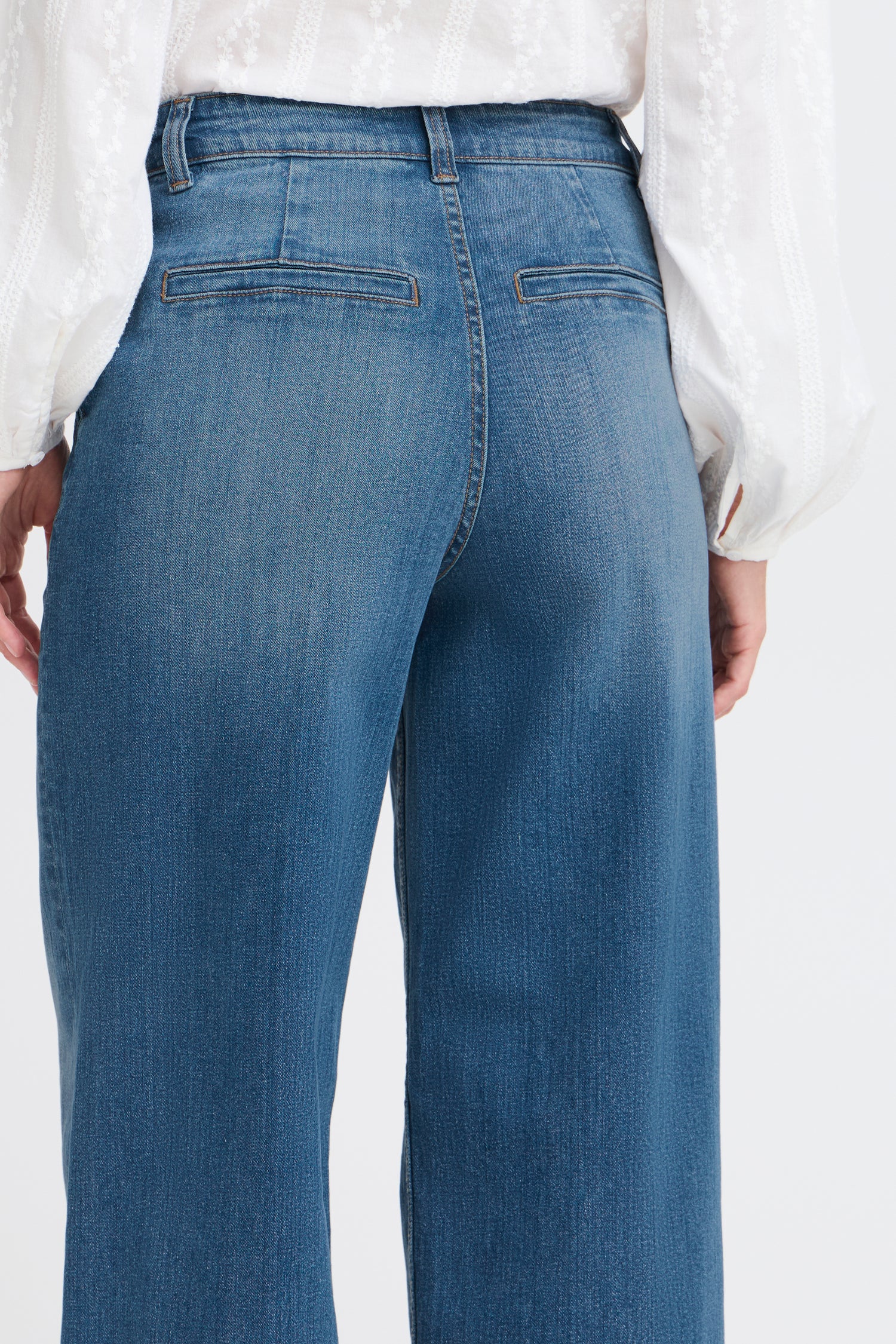 B. Young Komma Cropped Jeans