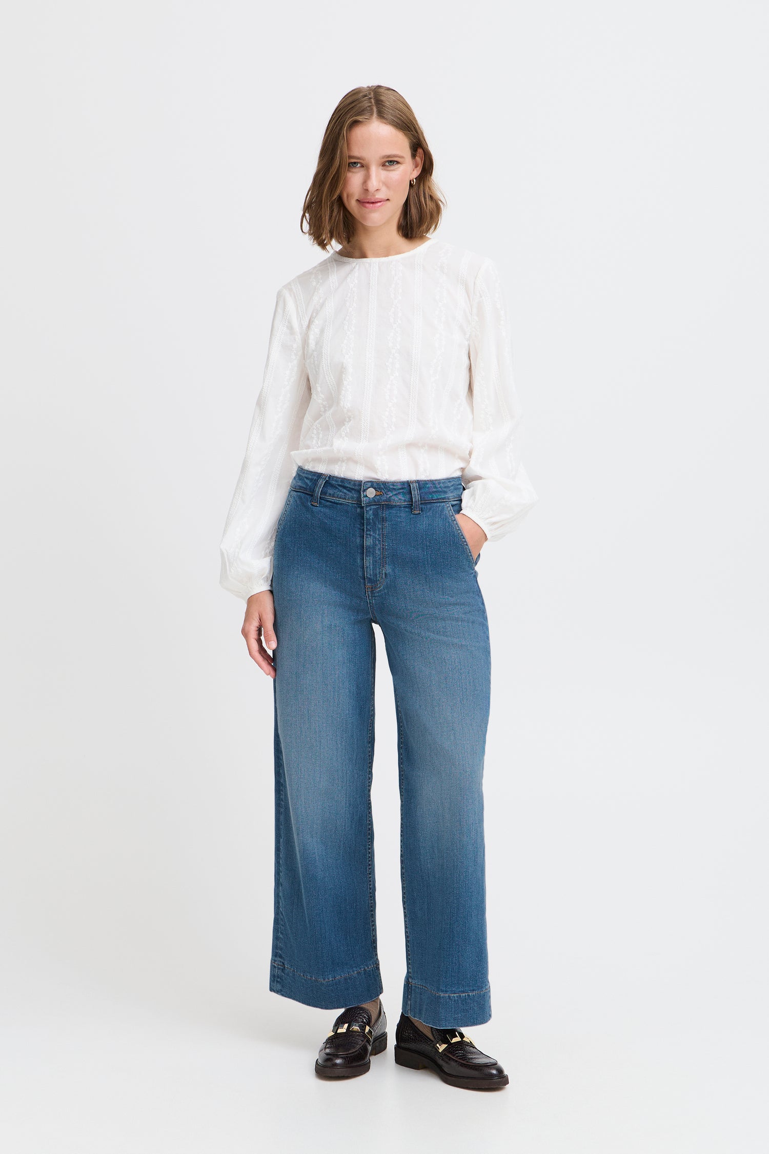 B. Young Komma Cropped Jeans