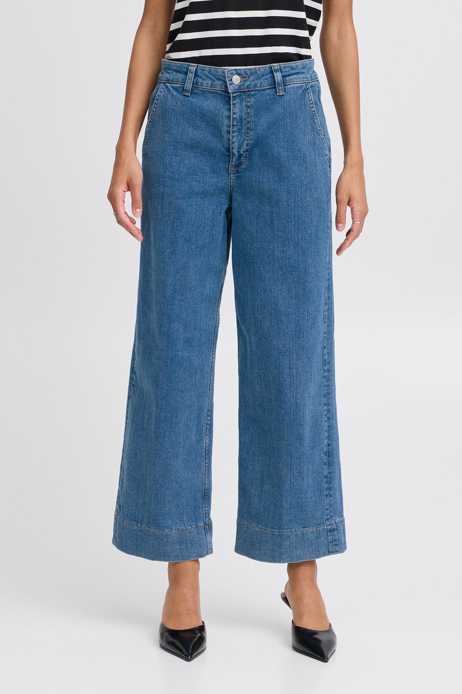 B. Young Komma Cropped Jeans