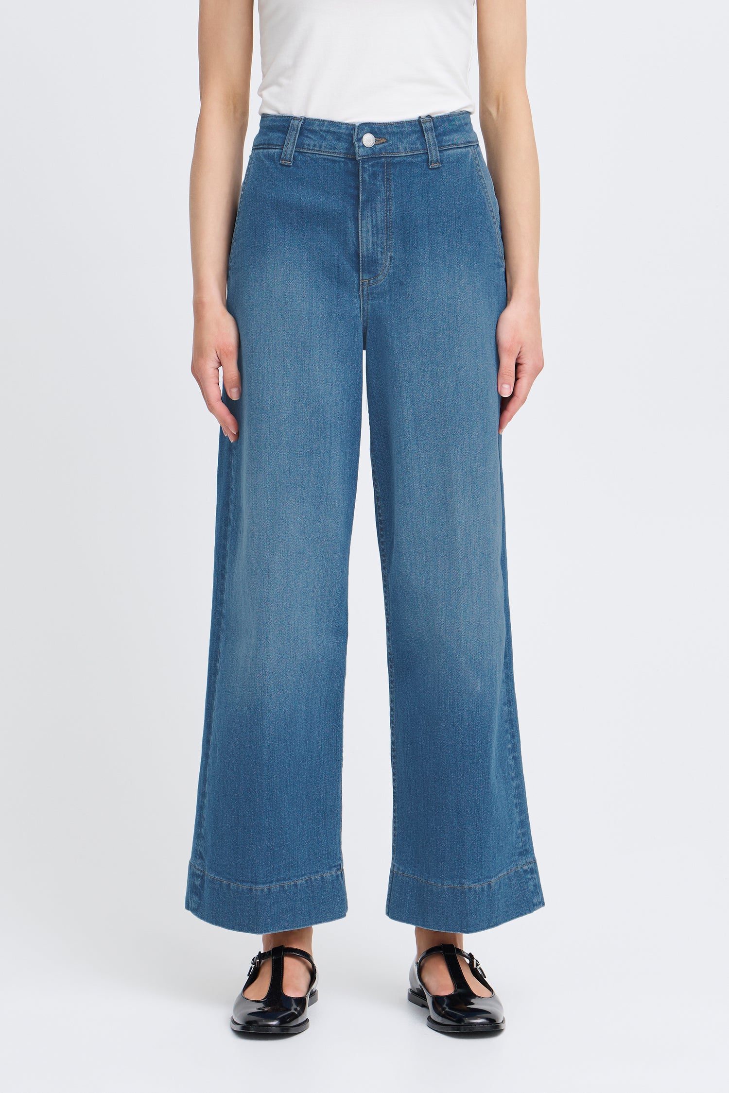 B. Young Komma Cropped Jeans