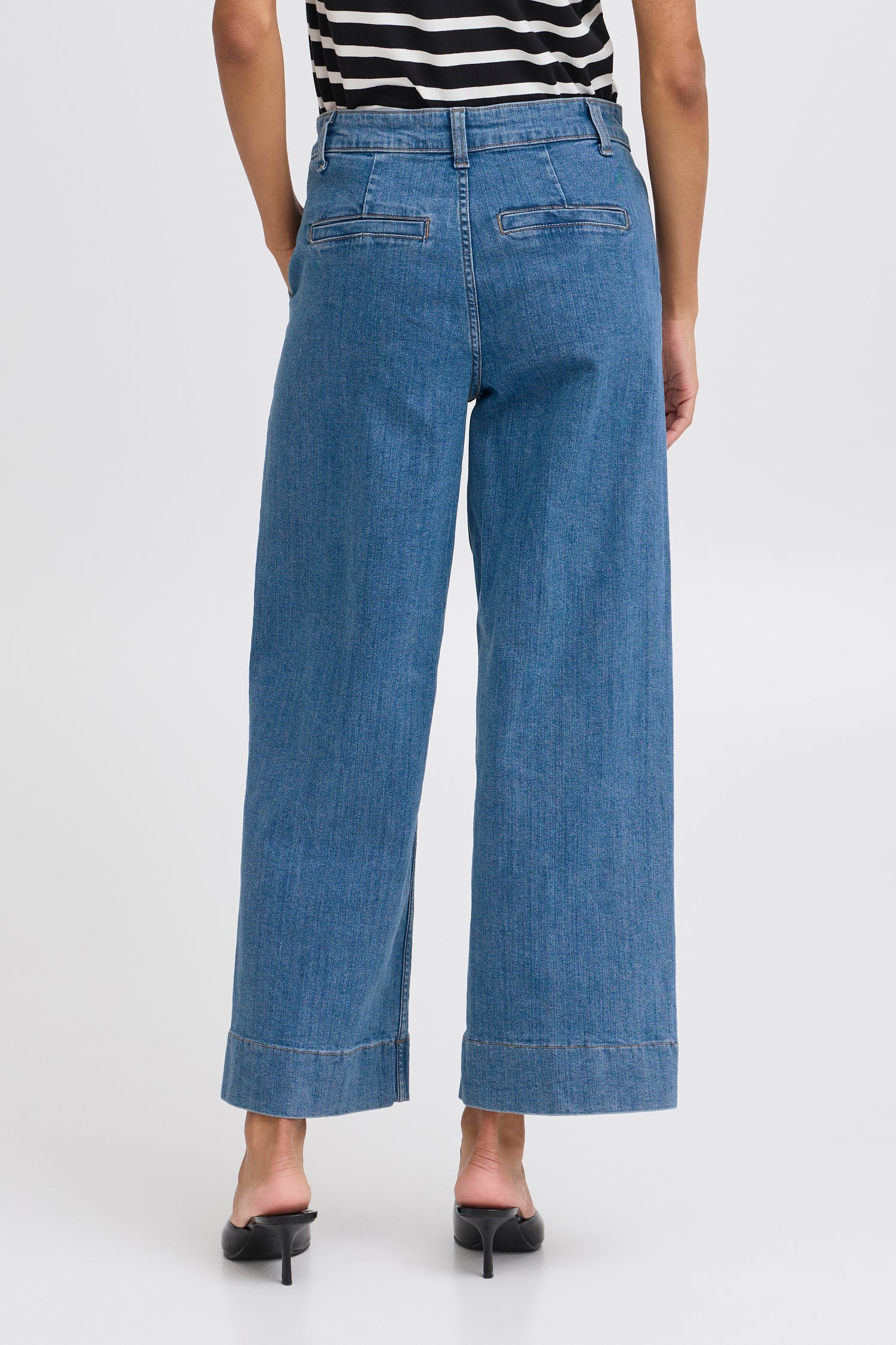 B. Young Komma Cropped Jeans