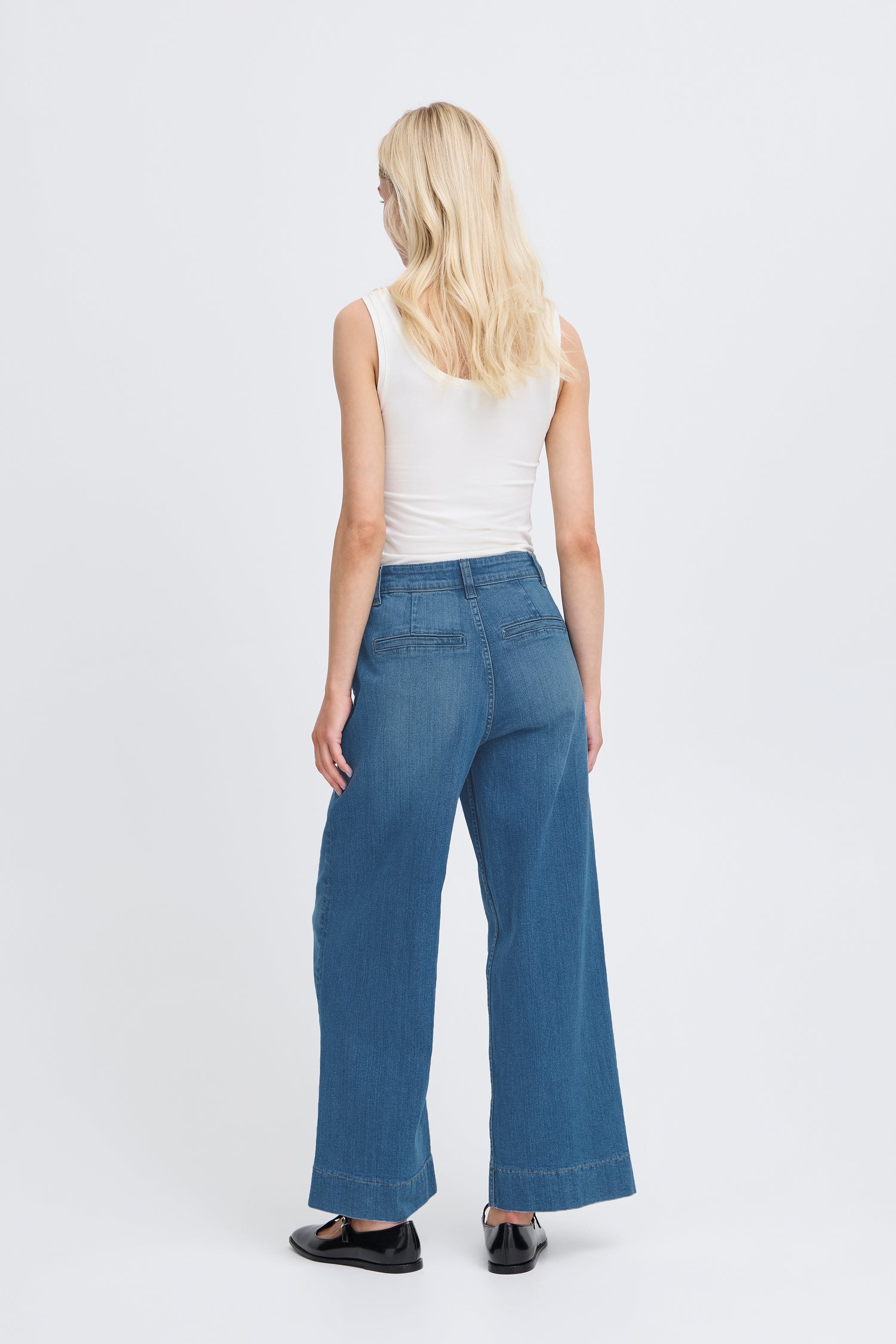 B. Young Komma Cropped Jeans