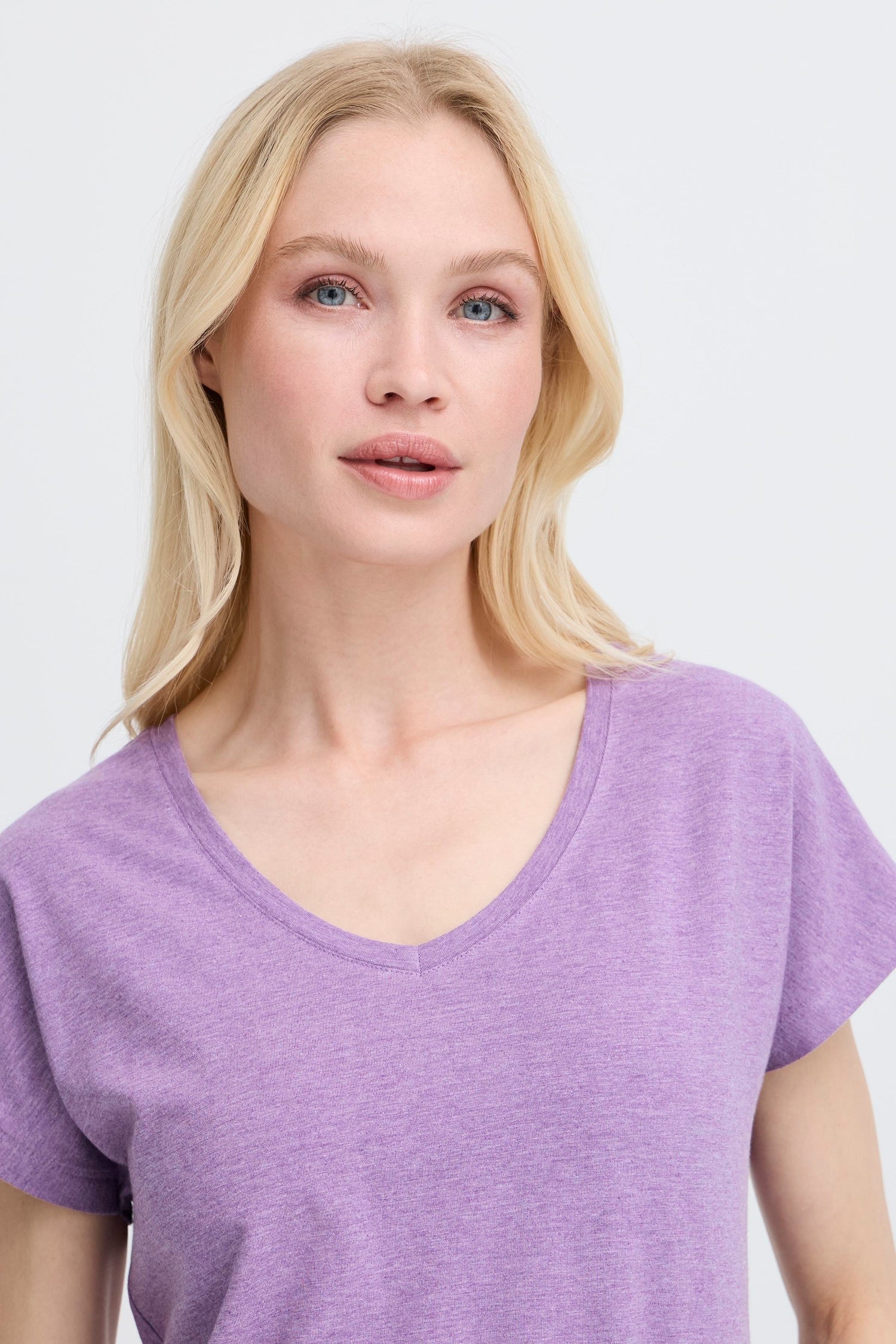 B.Young Pamila V-Neck Short Sleeve T-Shirt