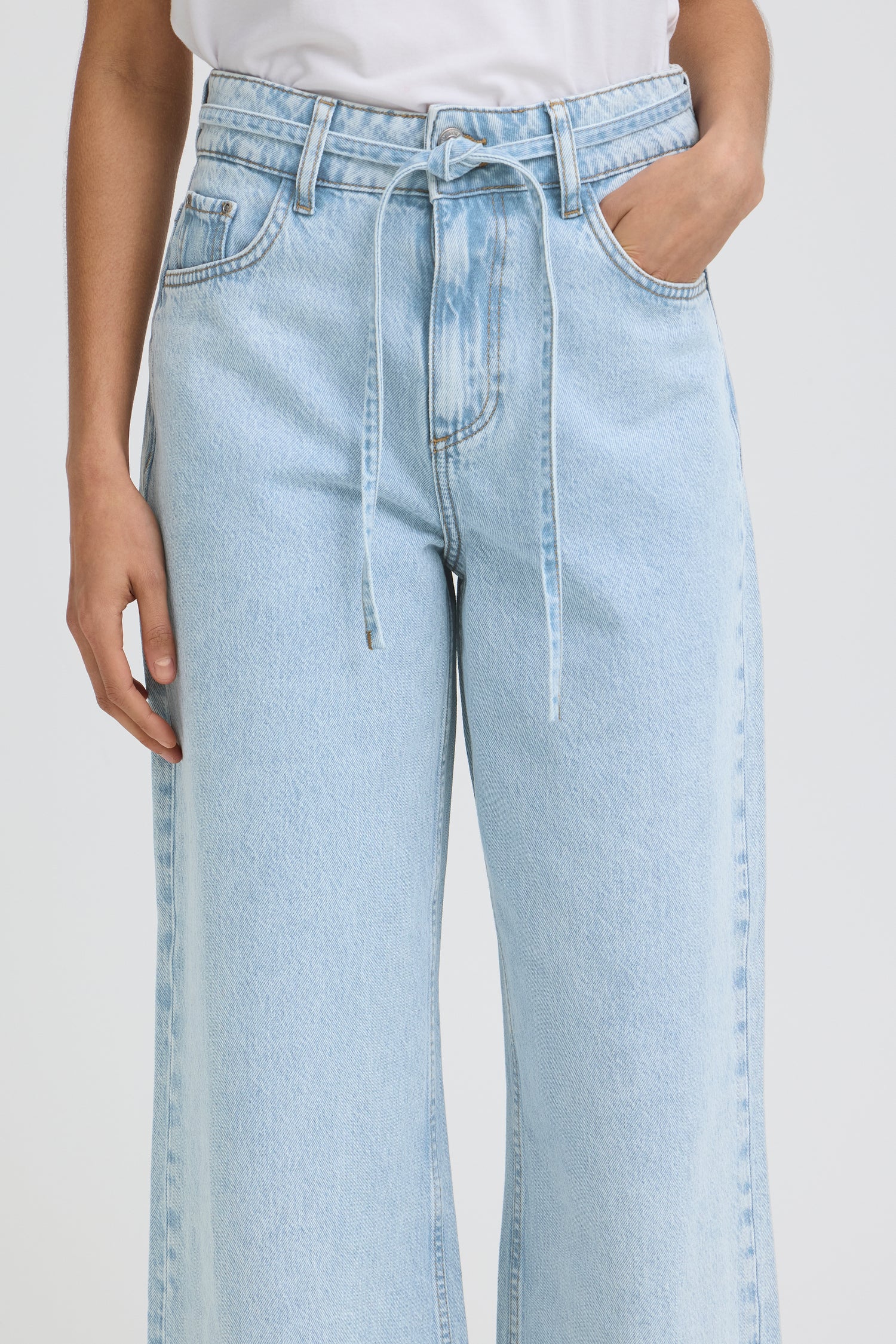 B. Young Kacila Jeans