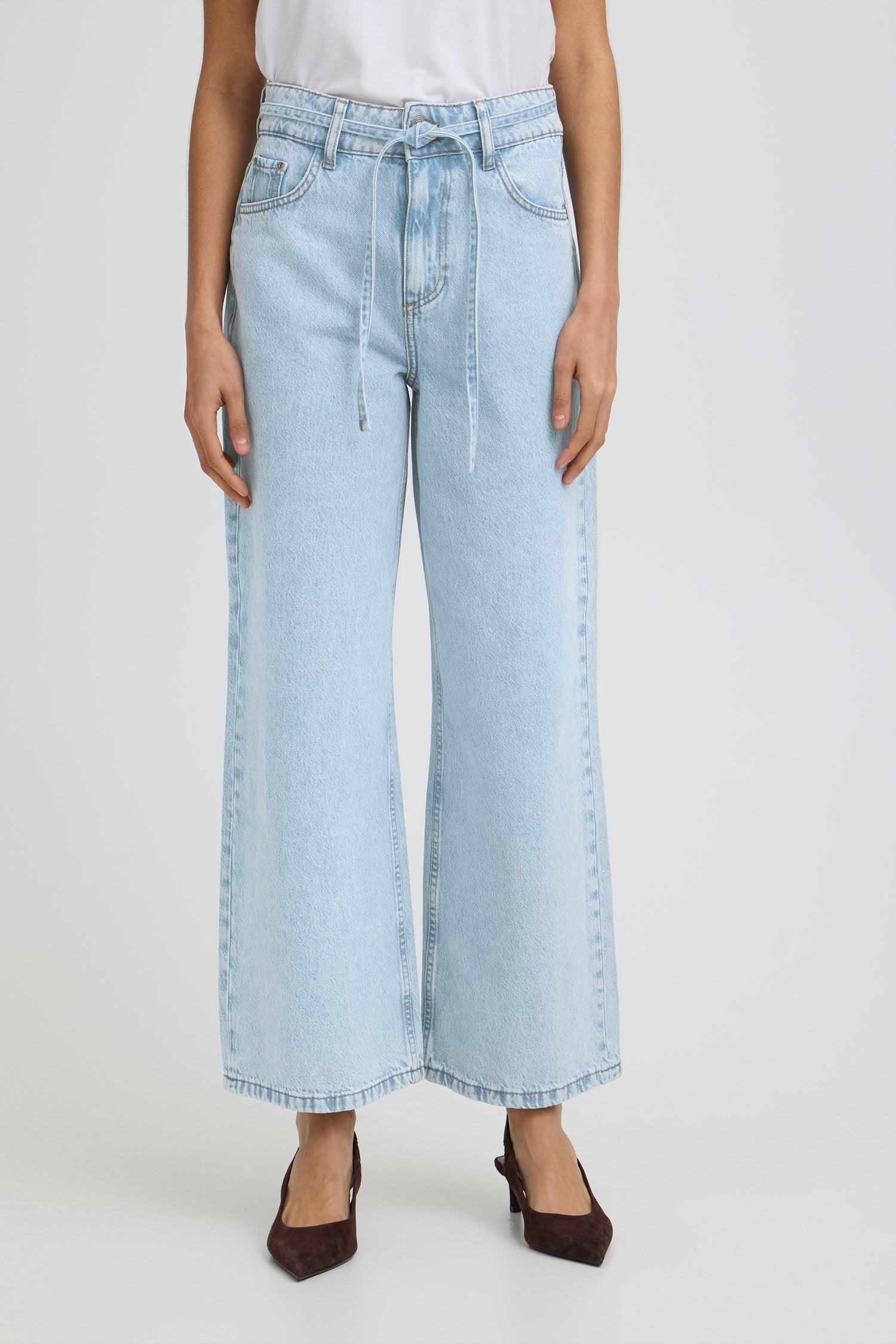 B. Young Kacila Jeans