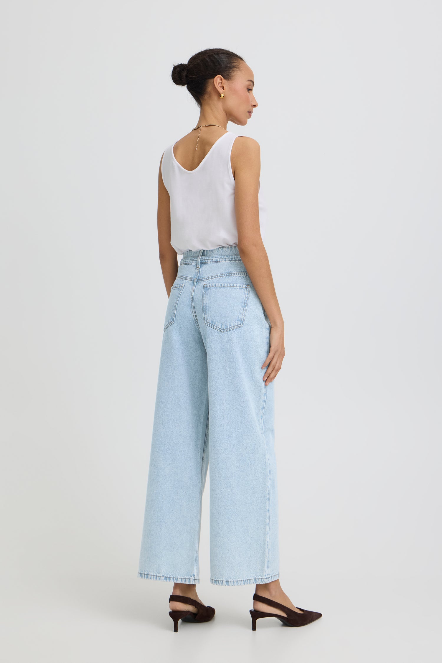 B. Young Kacila Jeans