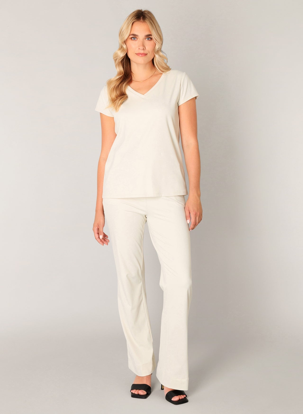 Yest Tilly Travel T-Shirt