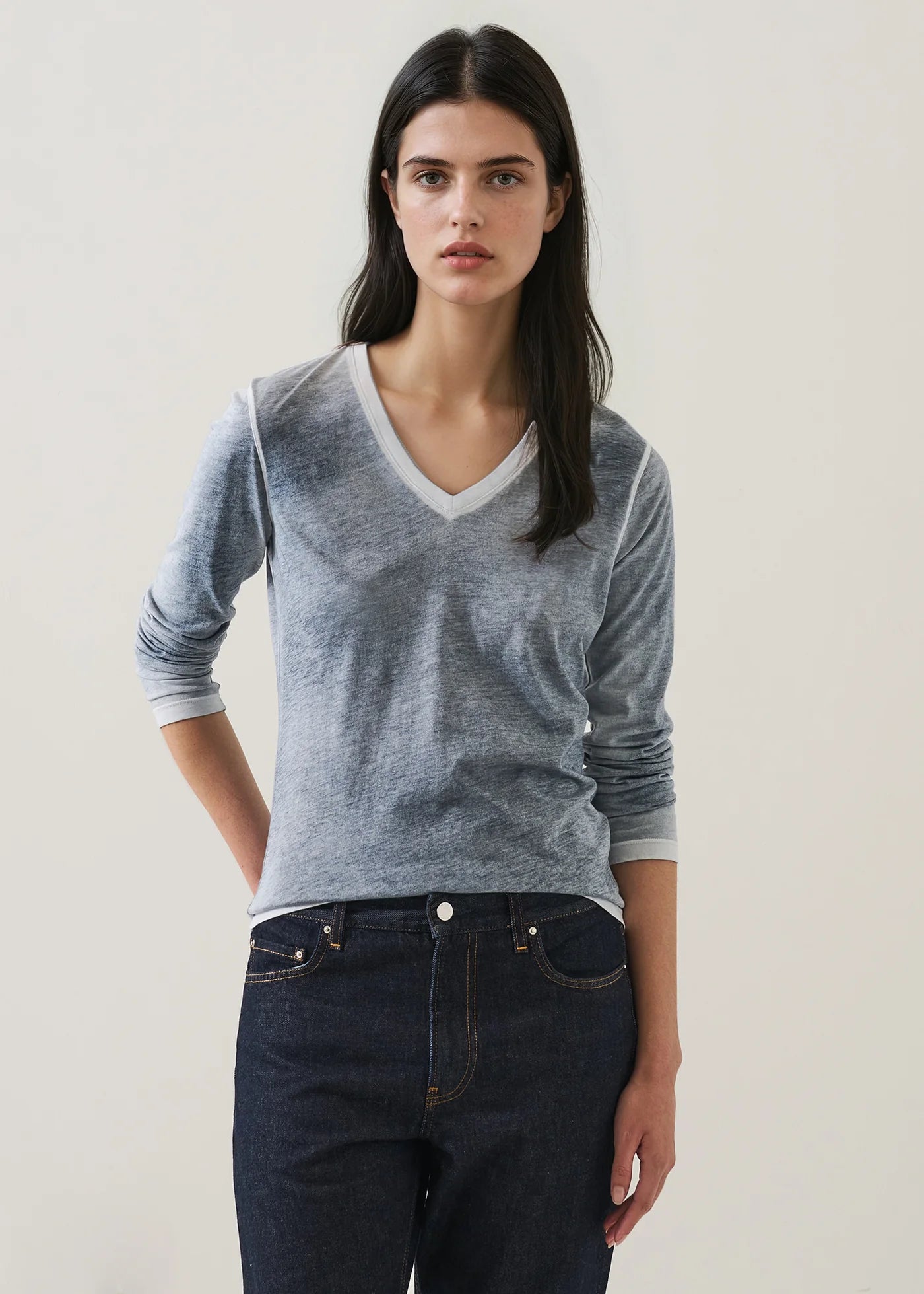 π¨π¦ Patrick Assaraf Reverse Spray Pima Cotton V-Neck T-Shirt