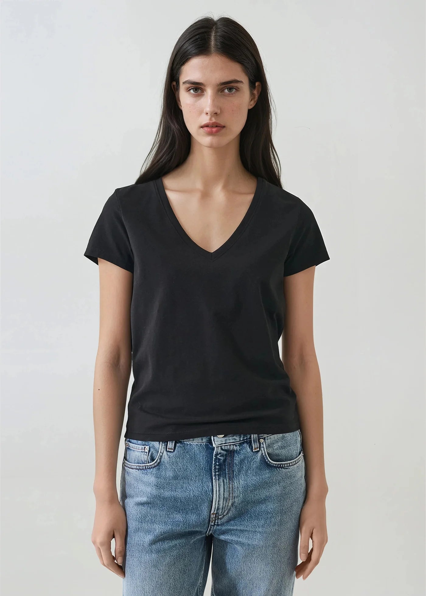 π¨π¦ Patrick Assaraf Iconic Pima Cotton Stretch Slim V-Neck T-Shirt