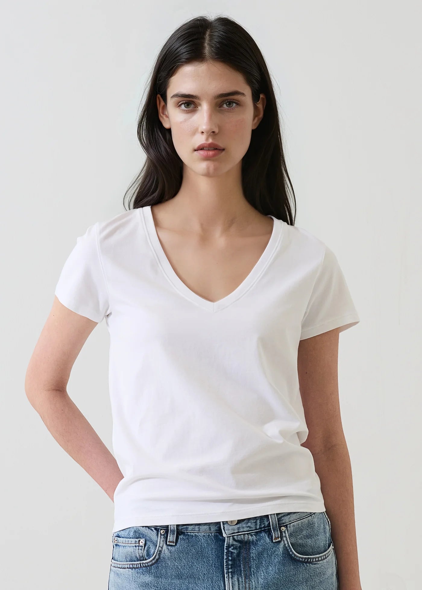 π¨π¦ Patrick Assaraf Iconic Pima Cotton Stretch Slim V-Neck T-Shirt
