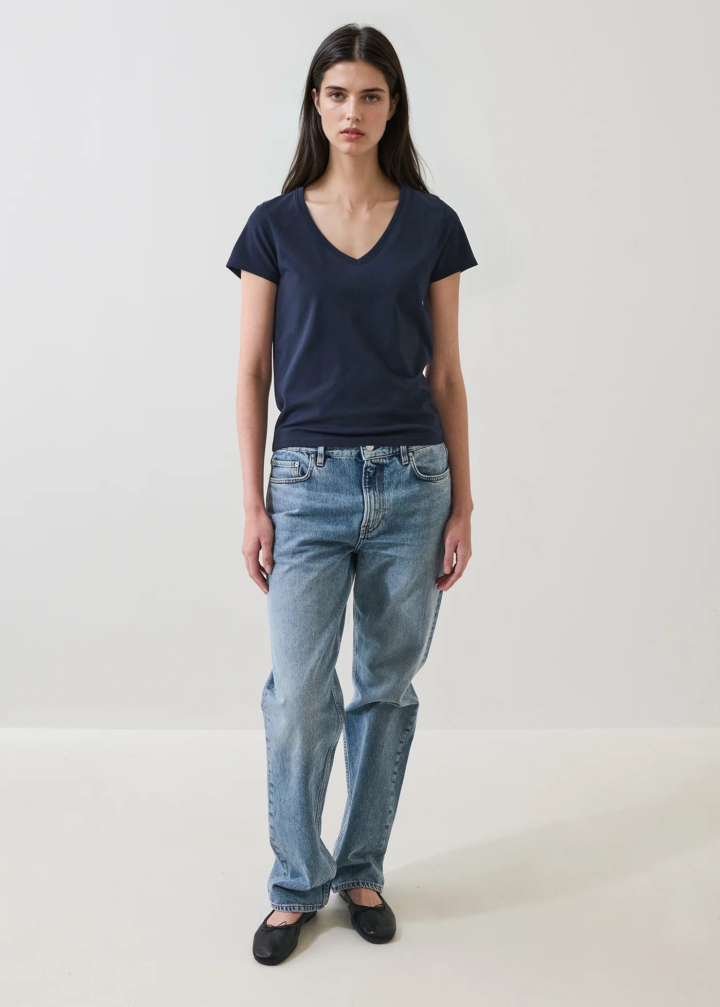 π¨π¦ Patrick Assaraf Iconic Pima Cotton Stretch Slim V-Neck T-Shirt