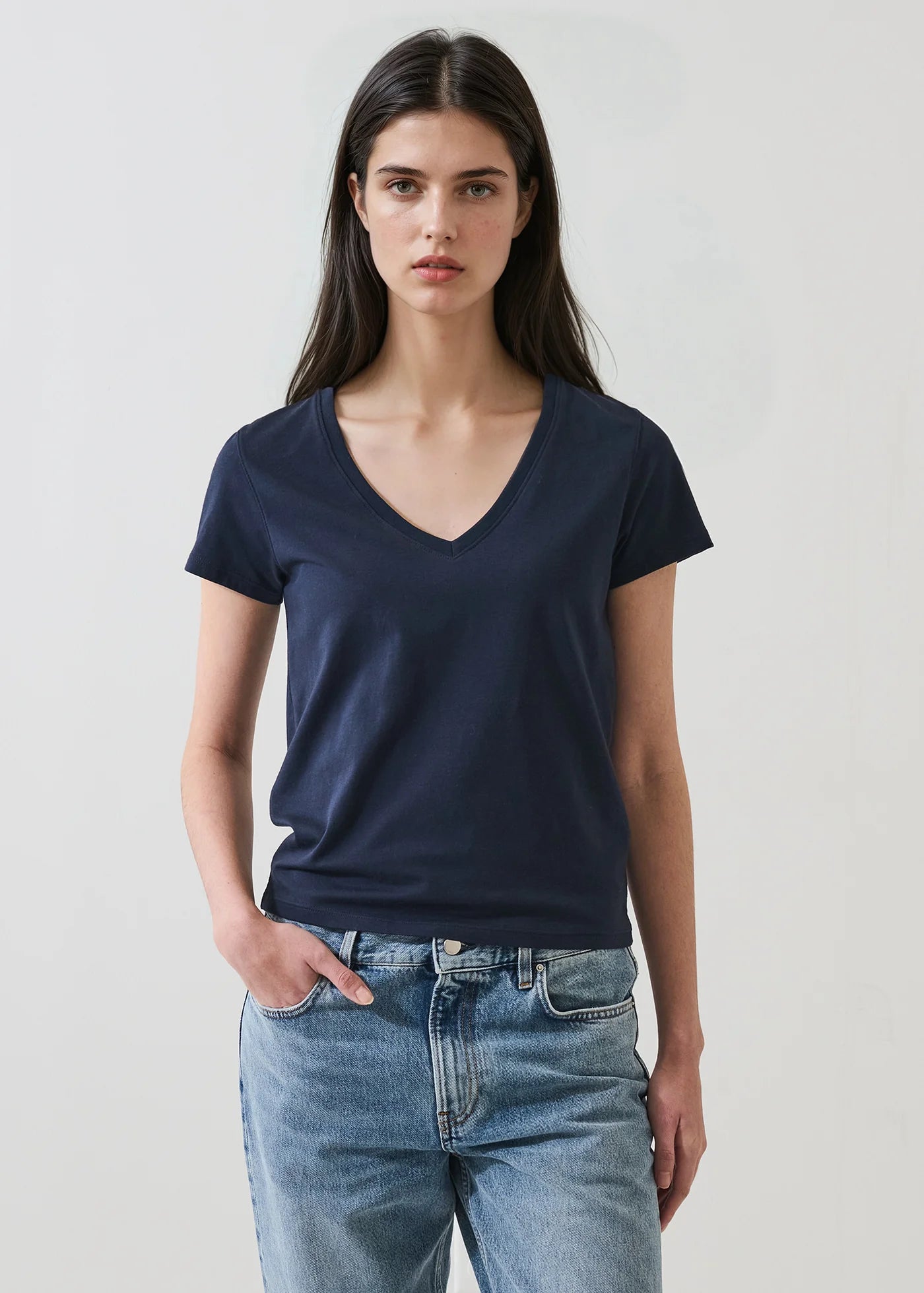 π¨π¦ Patrick Assaraf Iconic Pima Cotton Stretch Slim V-Neck T-Shirt