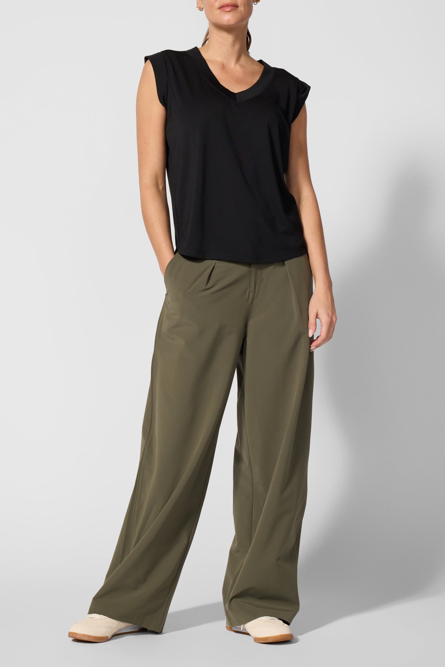 🇨🇦 MPG Dynamic V-Neck Cap Sleeve T-Shirt