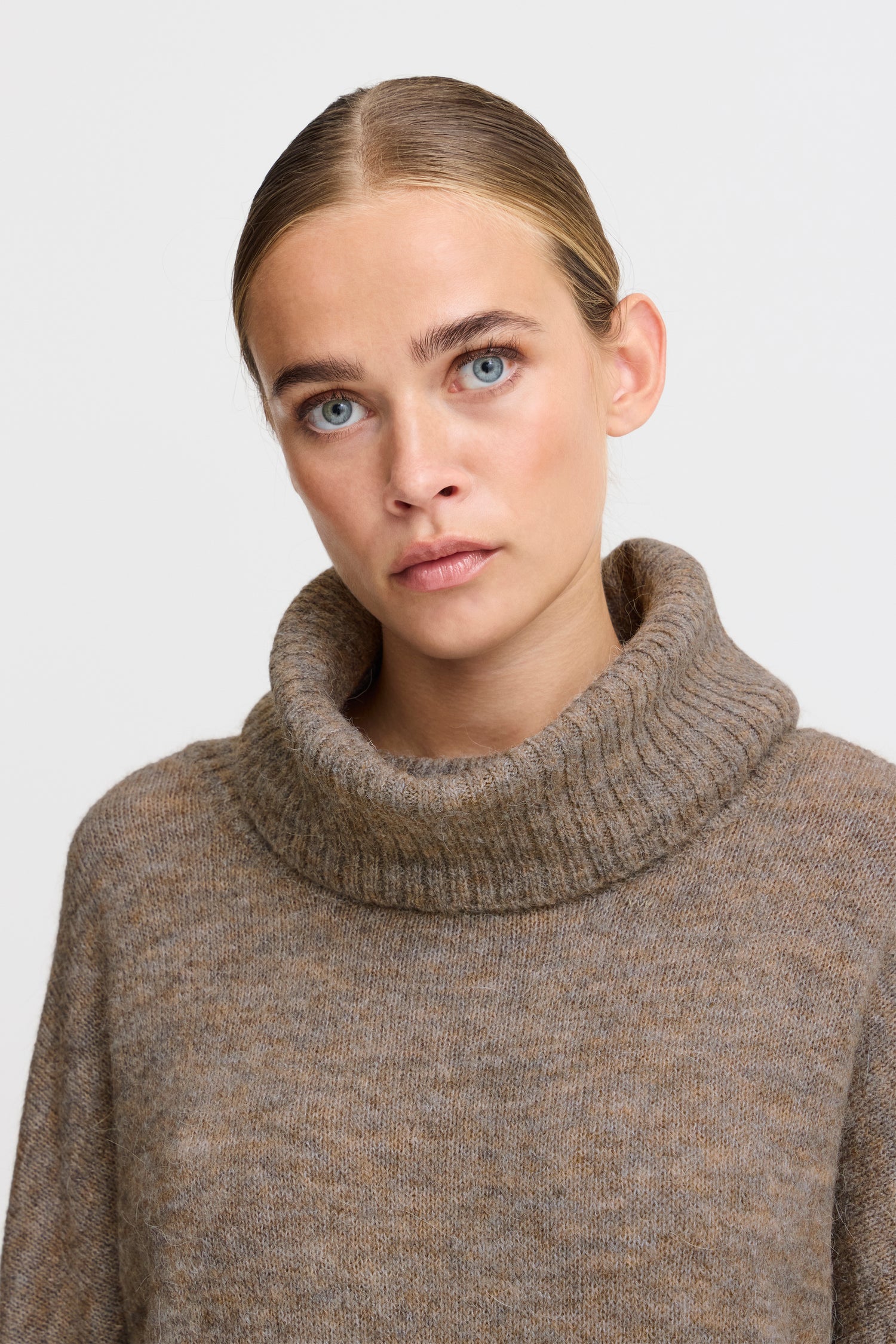 Ichi Kamara Sweater