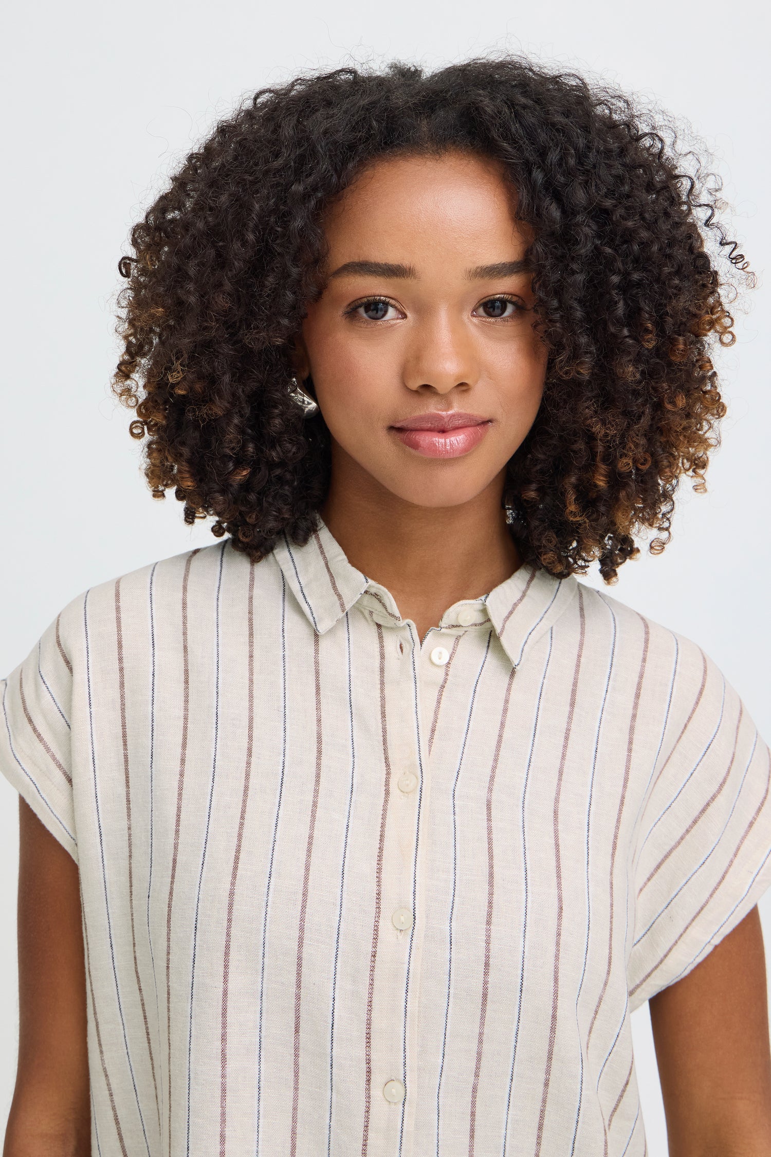 Ichi Linno Collared Short Sleeve Linen Blend Blouse