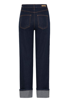 B. Young Komma Hem Jeans
