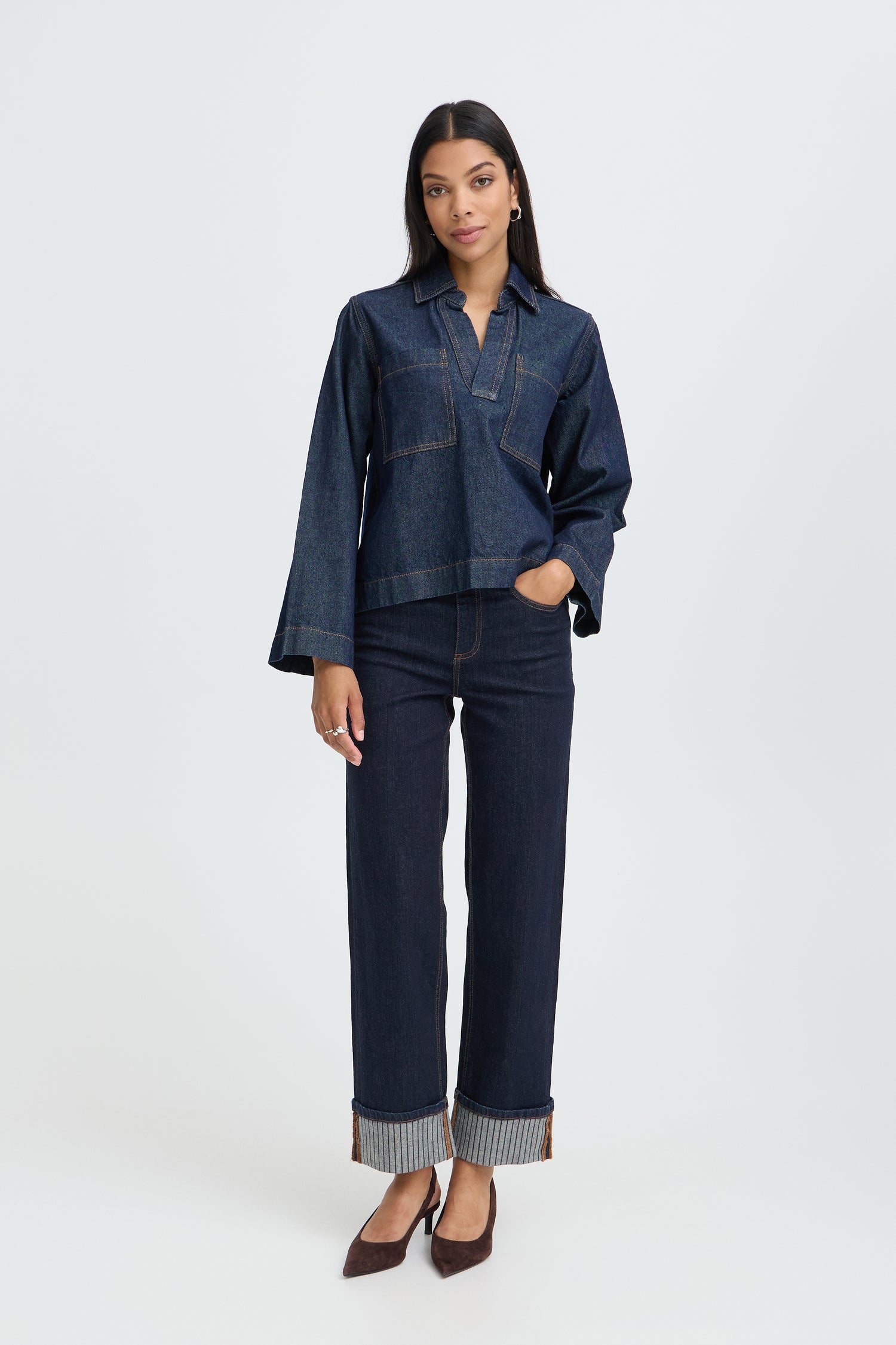 B. Young Komma Hem Jeans