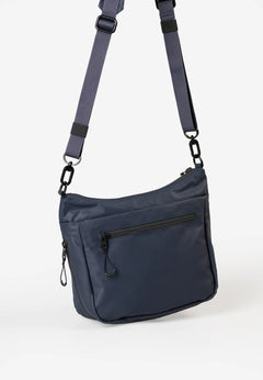 Aunts & Uncles Nanuki RE Lite Crossbody Bag. Navy blue shoulder bag with a strap on a white background
