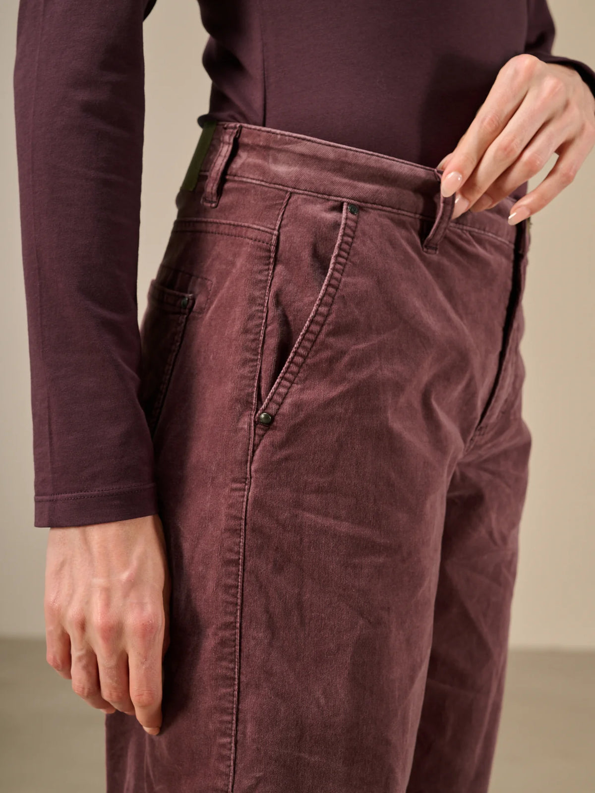 Nile Fine Whale Barrel Leg Cord Pant