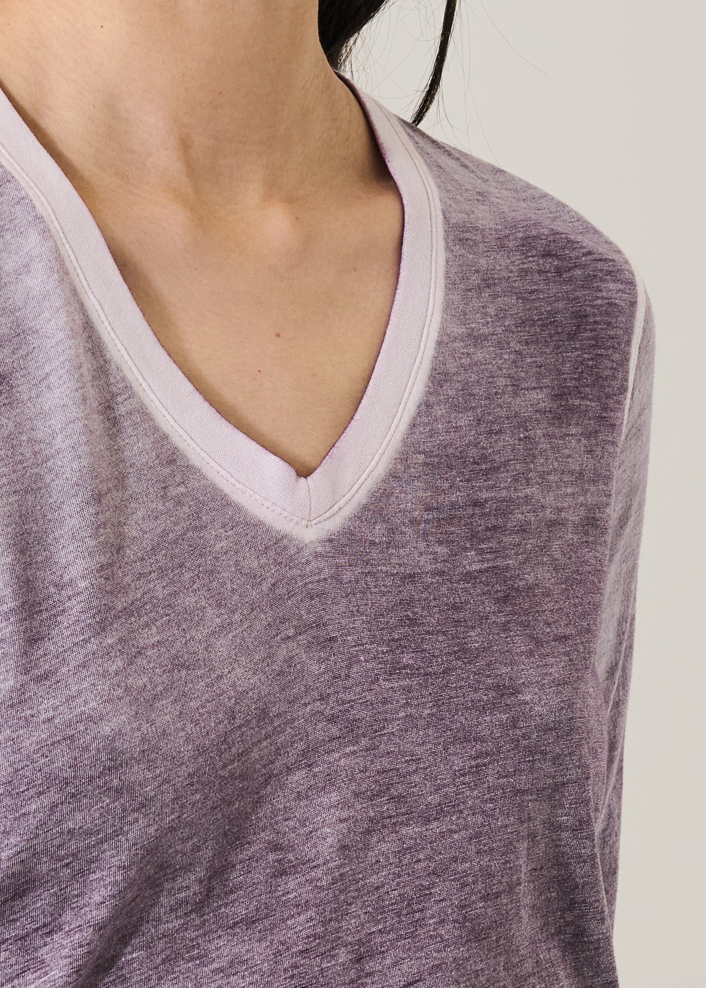 🇨🇦 Patrick Assaraf Reverse Spray Pima Cotton V-Neck T-Shirt