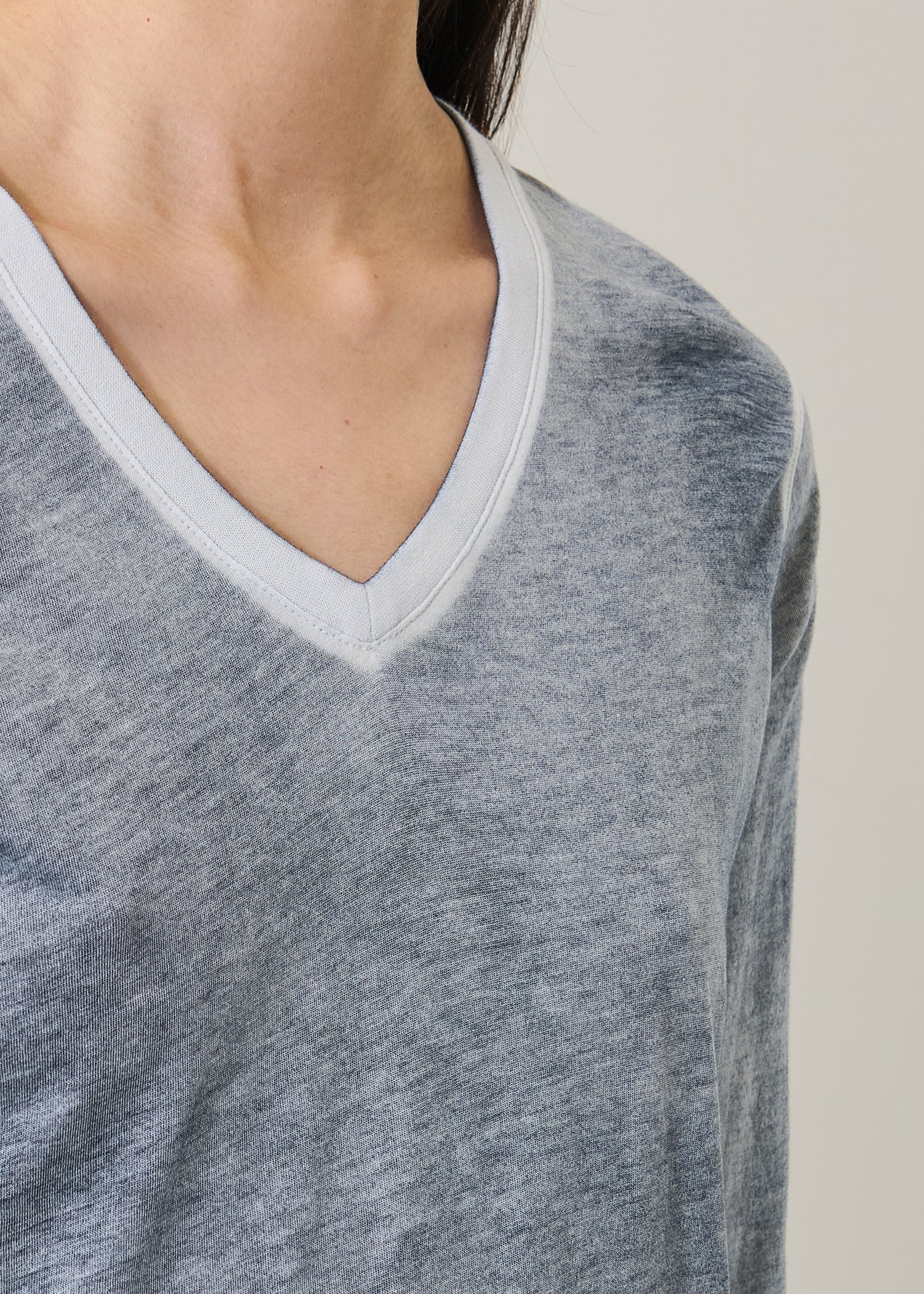 🇨🇦 Patrick Assaraf Reverse Spray Pima Cotton V-Neck T-Shirt