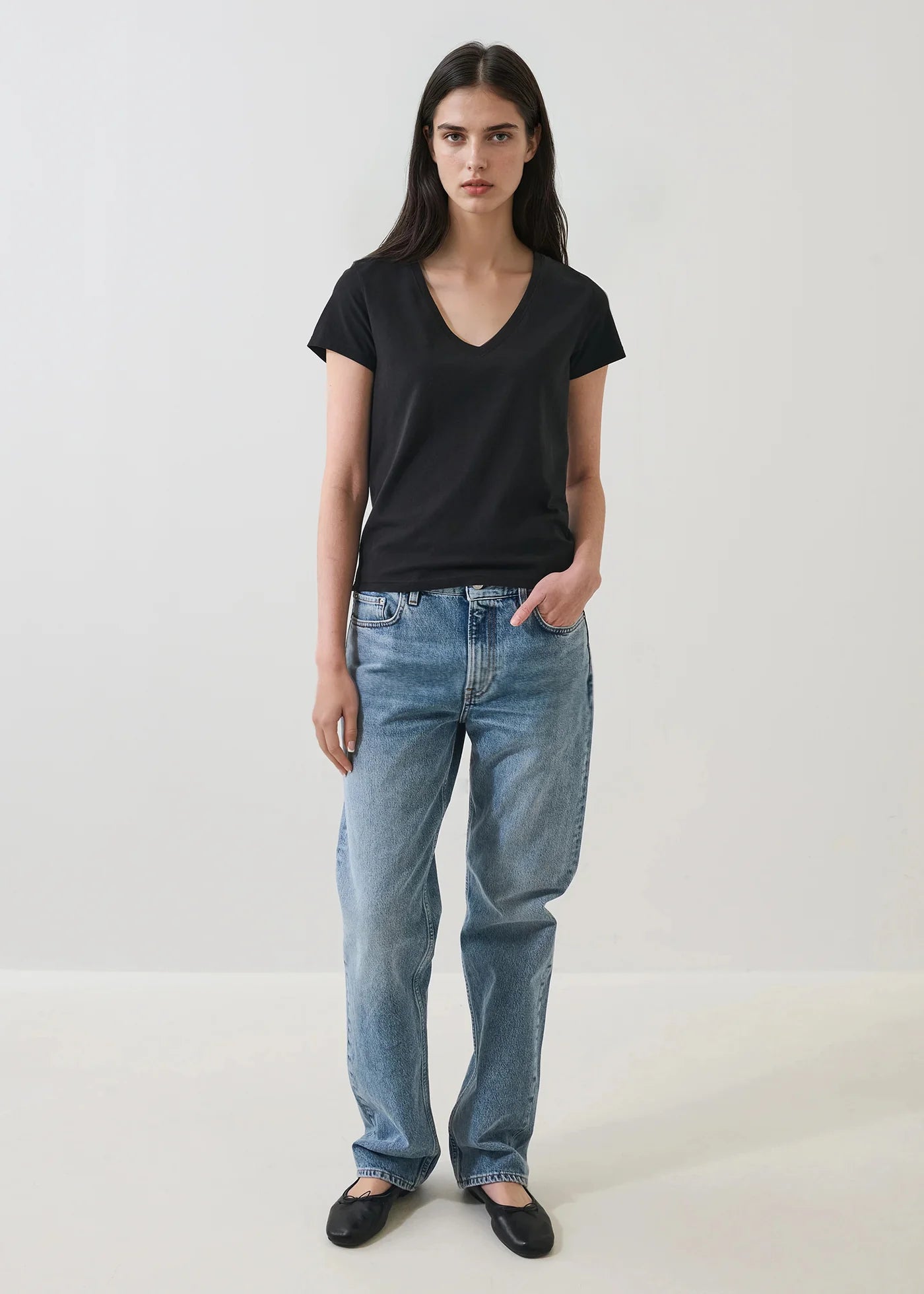 🇨🇦 Patrick Assaraf Iconic Pima Cotton Stretch Slim V-Neck T-Shirt