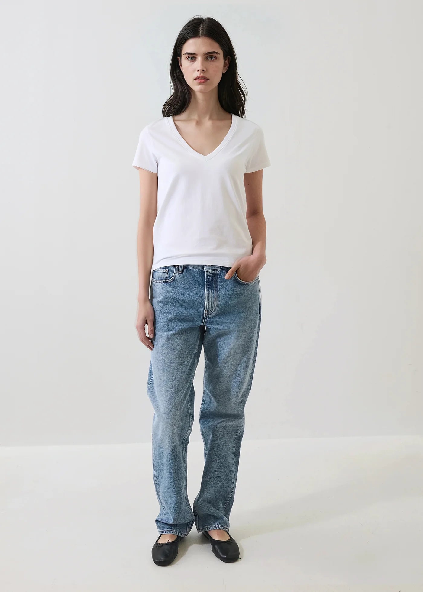 🇨🇦 Patrick Assaraf Iconic Pima Cotton Stretch Slim V-Neck T-Shirt