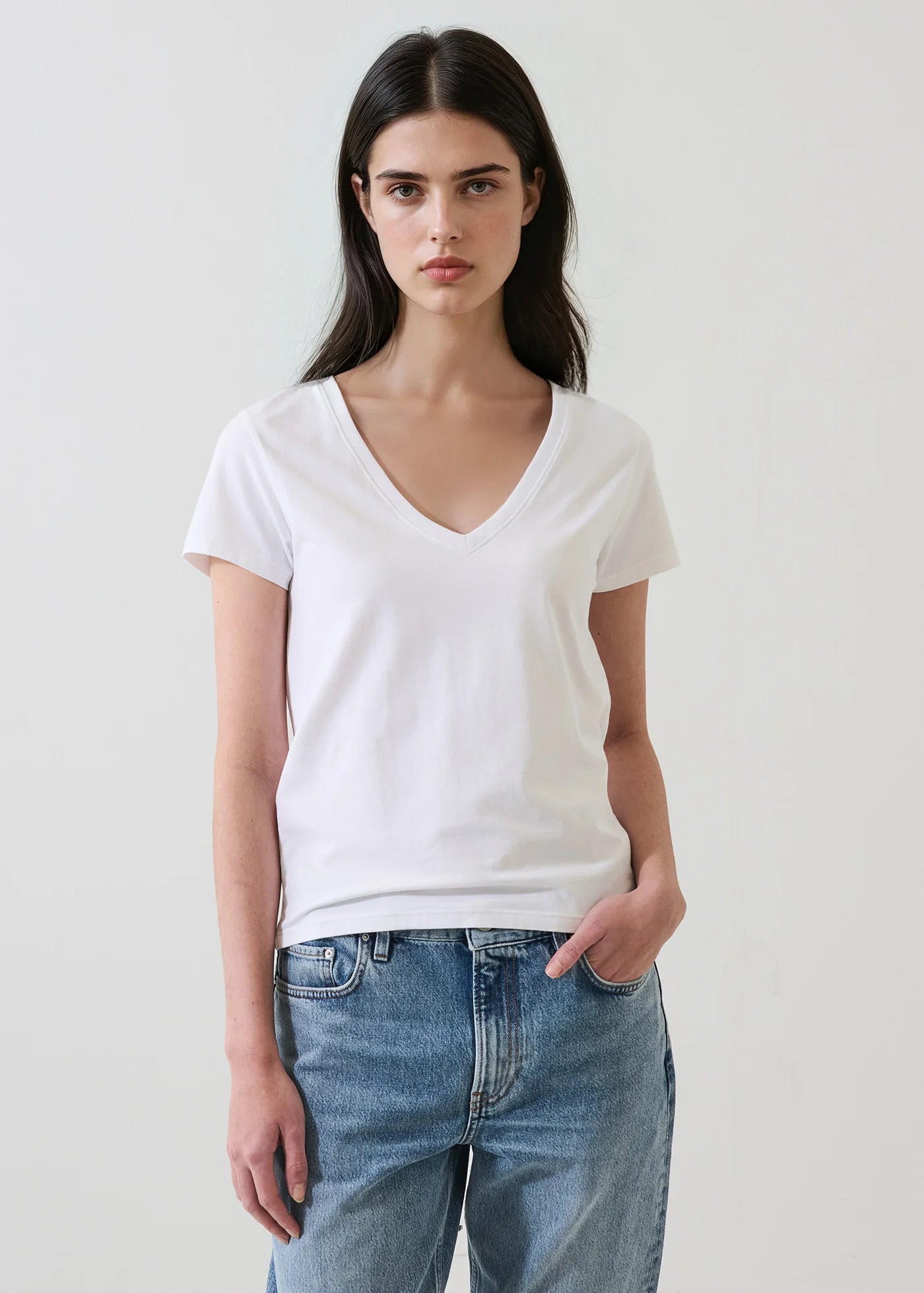 🇨🇦 Patrick Assaraf Iconic Pima Cotton Stretch Slim V-Neck T-Shirt