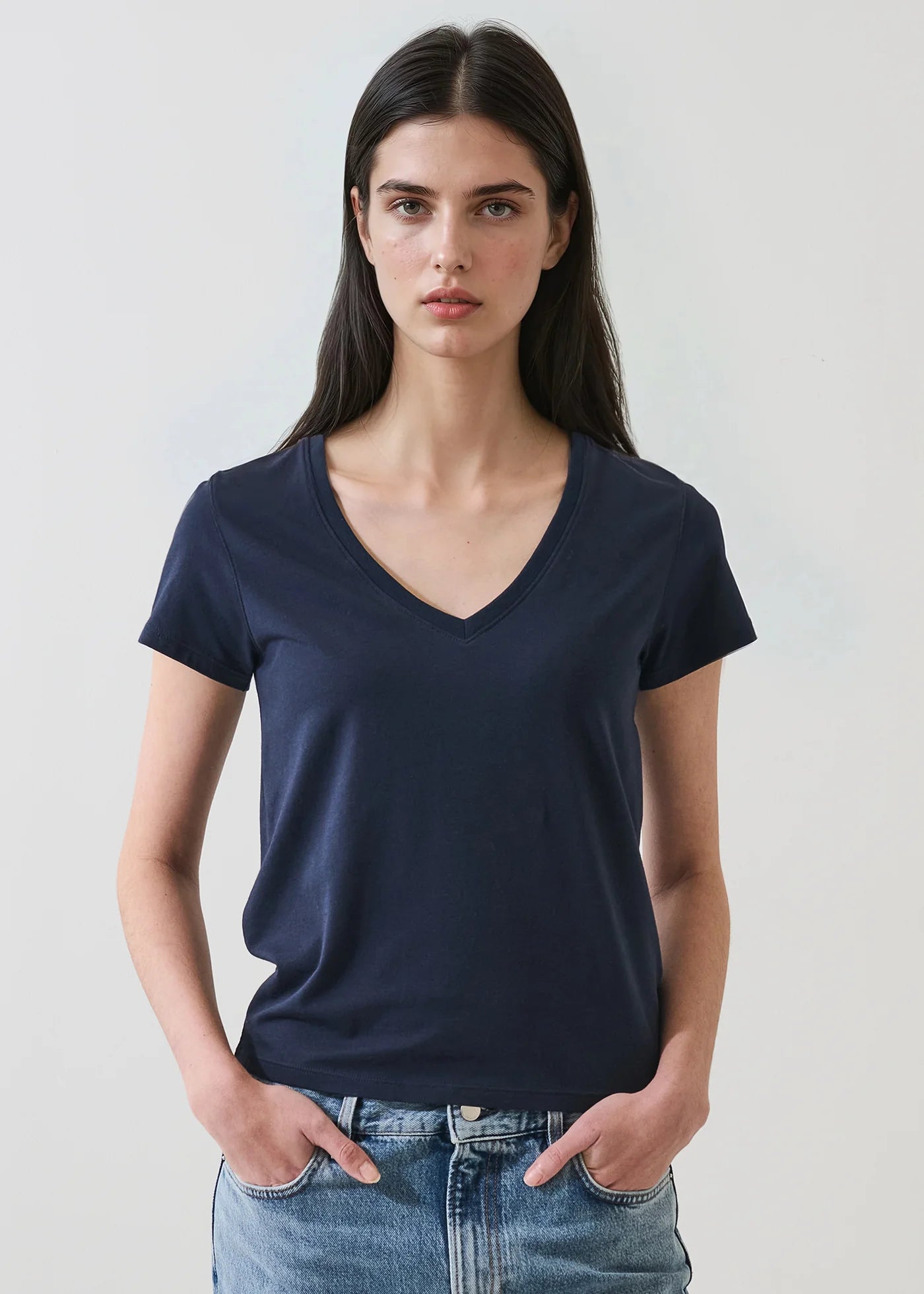 🇨🇦 Patrick Assaraf Iconic Pima Cotton Stretch Slim V-Neck T-Shirt